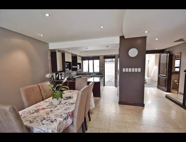 2 BEDROOM TOWNHOUSE FOR SALE IN BEDFORD GARDENS